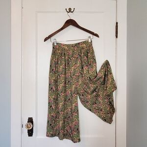 Runway International Wide Leg Culottes – Size M – Olive Green, Rose Pink